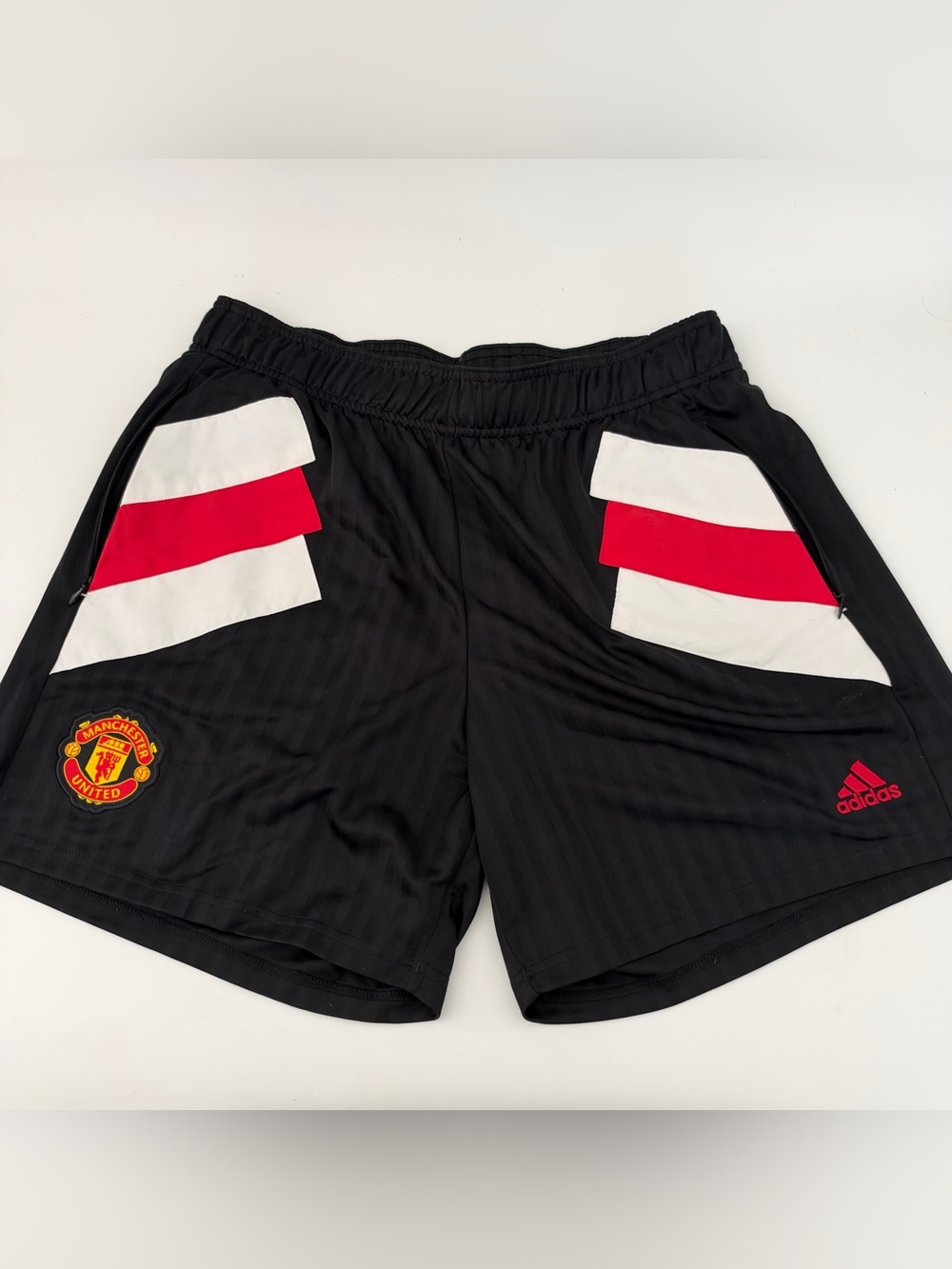 MANCHESTER UNITED ADIDAS ICON SHORTS LARGE